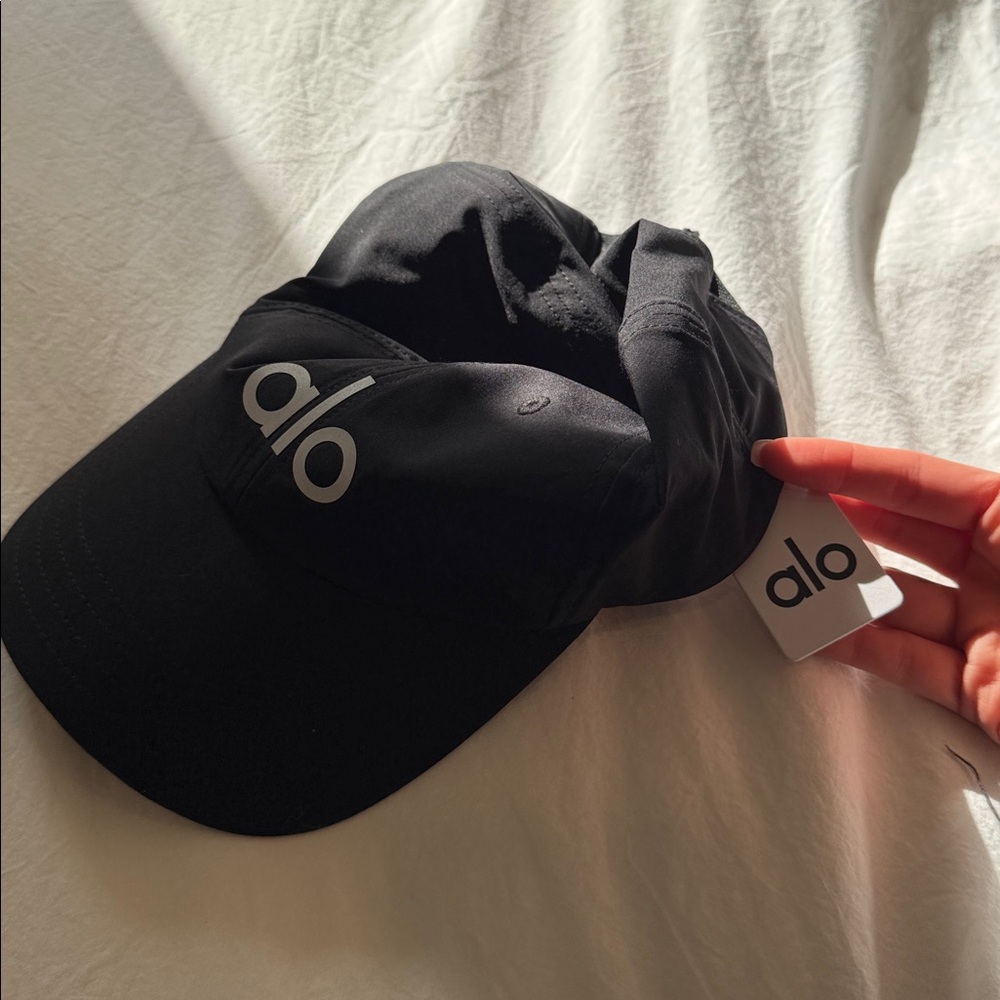 NWT ALO Yoga hat